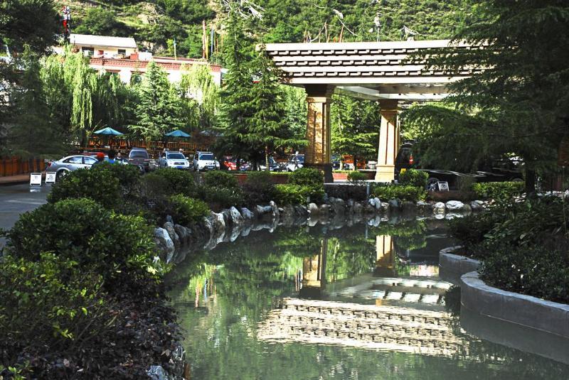 Howard Johnson Tian Yuan Jiuzhaigou Exterior foto