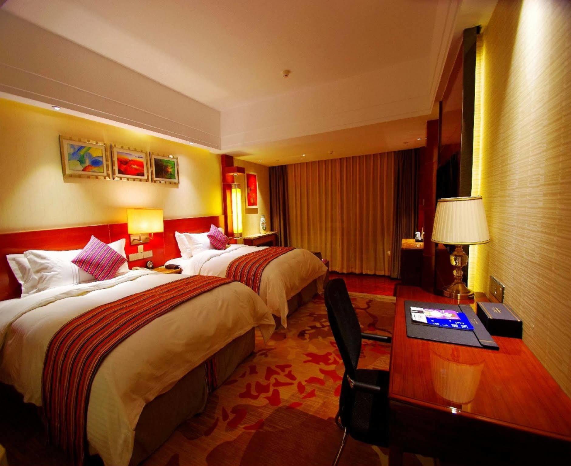 Howard Johnson Tian Yuan Jiuzhaigou Exterior foto